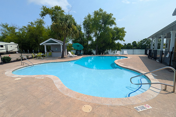 swimming pool swimming pool